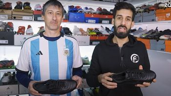 Gonzalo Rodríguez y Marcelo De Wilde y su historia de amor por los botines de fútbol. (Foto: Captura A24) Gonzalo Rodríguez y Marcelo De Wilde y su historia de amor por los botines de fútbol. (Foto: Captura A24)