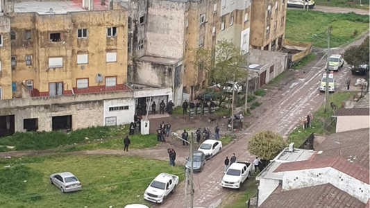 Allanaron 26 departamentos y descubrieron cómo operaba una banda narco