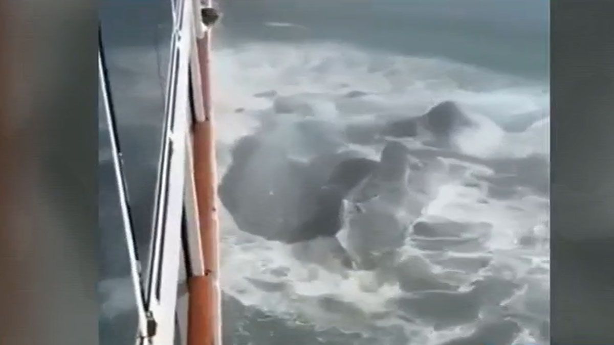 El iceberg que acaba de impactar con un crucero en Alaska (Foto: Captura de pantalla)