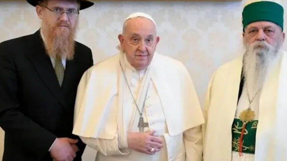 EL papa Francisco sufrió una caída y le debieron inmovilizar un brazo. (Foto: Gentileza El español)
