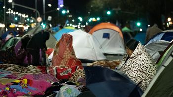 Los piqueteros volverán a acampar esta noche sobre la 9 de Julio