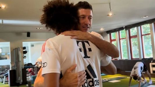Robert Lewandowski le hizo un gran regalo a sus excompañeros y cuerpo técnico del Bayern Münich