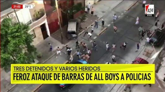 Violento enfrentamiento entre barrasbravas de All Boys y la policía