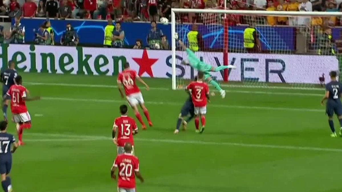 El golazo de Lionel Messi en Benfica-PSG.