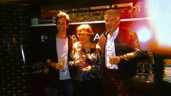 Betiana Blum, Arnaldo André y Mariano Martinez de festejo