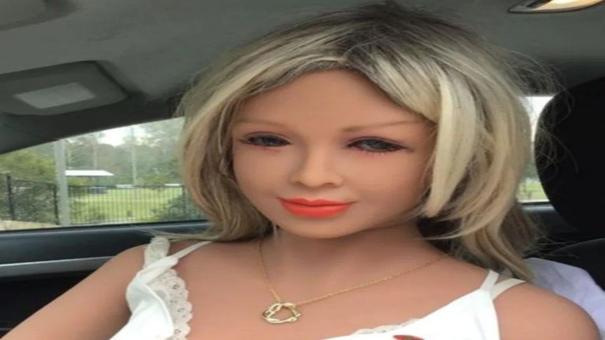 La robot puede sonreír, mover la cabeza y su piel también levanta temperatura. 