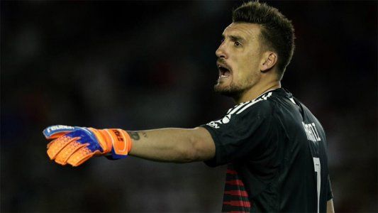 Volvió el Armani superhéroe: el arquero de River salvó a su equipo con una tapada clave