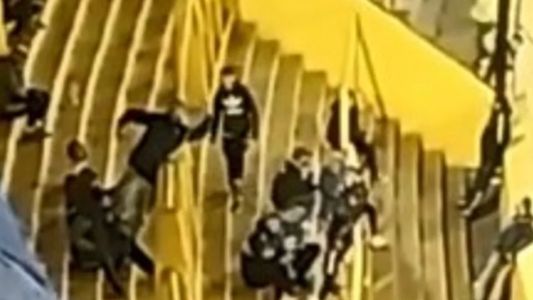 Otra vez: el lamentable gesto racista de un hincha de Boca que puede traer sanciones