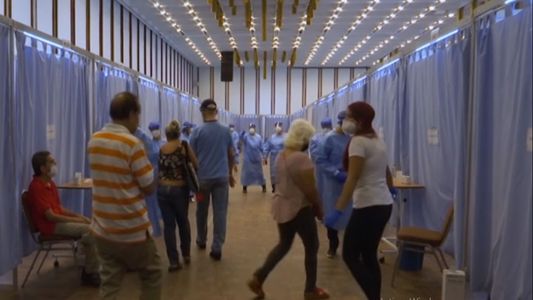 Venezuela: hay pocas vacunas y primero las reciben los partidarios de Nicolás Maduro