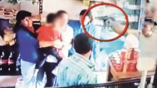 Delincuentes sin límites: le apuntó en la cabeza a un nene de tres años