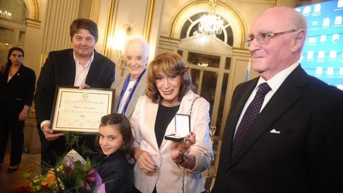En 2018, la Legislatura porteña declaró Ciudadana Ilustre a Magdalena Ruiz Guiñazú.&nbsp;