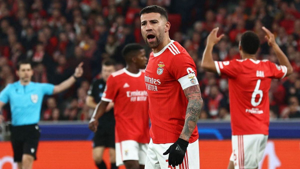 Nicolás Otamendi dio pistas sobre su futuro a estudiantes de periodismo de la UCA. (Foto: archivo)