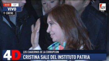 Con besos para los militantes, Cristina dejó el Instituto Patria