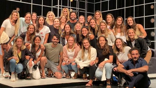 Las Leonas fueron a ver “Desnudos”