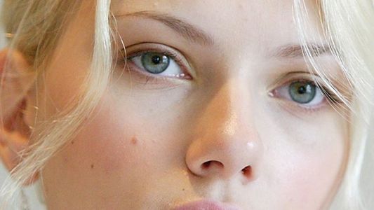 ¿Con qué se lava la cara Scarlett Johansson?