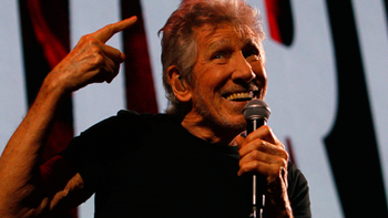 Roger Waters respondió a las críticas por vestir un traje neonazi en su show en Berlín. 