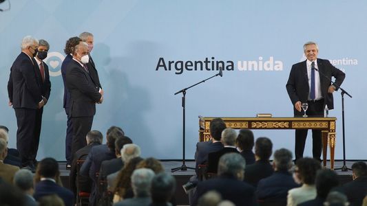 Alberto Fernández les tomó juramento a los nuevos ministros