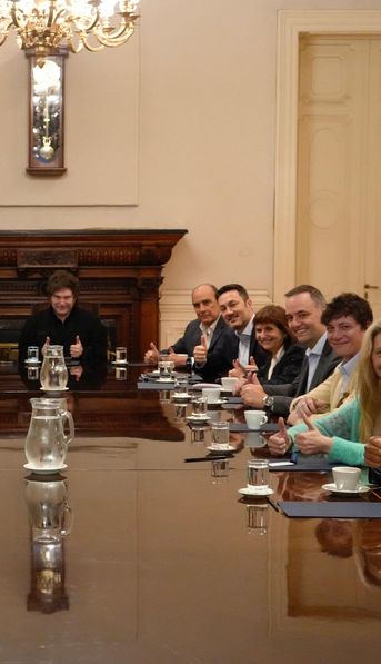 El contundente mensaje del Gobierno ante el paro general: Milei encabezó una reunión de gabinete y apuntó contra la casta sindical