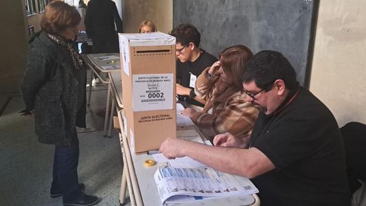Elecciones 2025 en PBA: ¿por qué se reportaron importantes demoras en la apertura de algunas mesas?