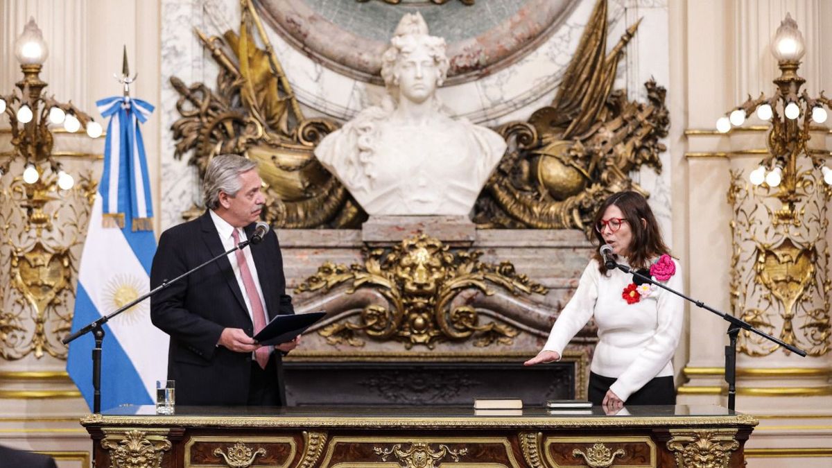 El Presidente le tomó juramento a la nueva ministra de Economía