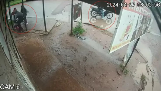 Merlo: brutal asalto de motochorros a 3 nenas mientras esperaban el colectivo