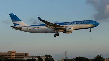 Amenaza de bomba en un vuelo de Aerolíneas Argentinas que viajaba desde Ushuaia a Buenos Aires Amenaza de bomba en un vuelo de Aerolíneas Argentinas que viajaba desde Ushuaia a Buenos Aires