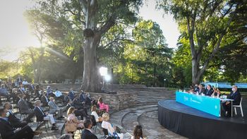 Como cuando anunció la canasta de precios de alimentos Alberto Fernández y Martín Guzmán preparan otra batería de medidas para declararle la guerra a la inflación. ¿Qué plan prepara el Gobierno? Como cuando anunció la canasta de precios de alimentos Alberto Fernández y Martín Guzmán preparan otra batería de medidas para declararle la guerra a la inflación. ¿Qué plan prepara el Gobierno?