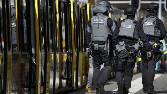 Holanda: buscan a un hombre de origen turco por el tiroteo en un tranvía que ya dejó 3 muertos