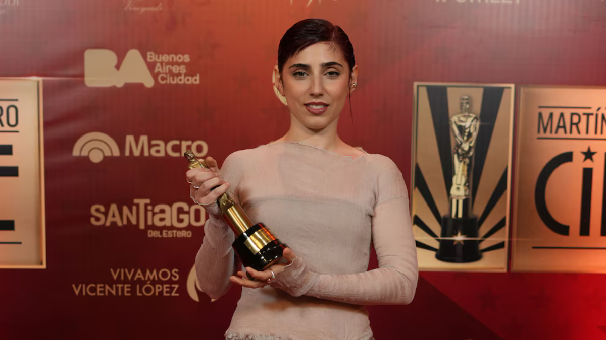 Premios Martín Fierro de Cine y Series 2024: Zoe Hochbaum recibió el premio Revelación por su papel en Como el mar