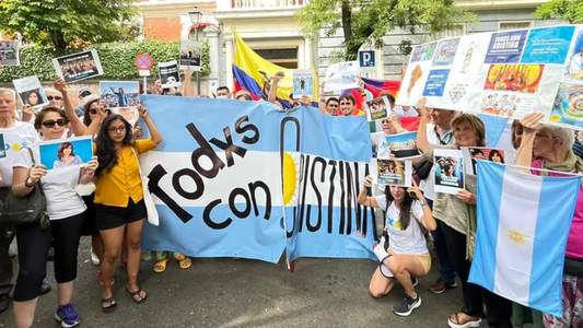 Condena a Cristina Kirchner: argentinos se movilizan en Madrid en protesta contra la mafia judicial