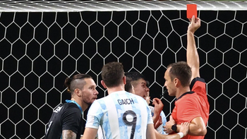 La insólita expulsión de Ortega en el debut de Argentina en los Juegos Olímpicos 2021