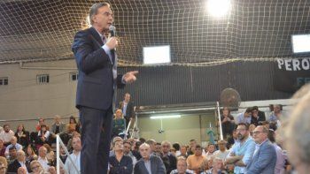 Pichetto lleva su campaña al Conurbano, pero todavía no consigue el apoyo de los intendentes del PJ