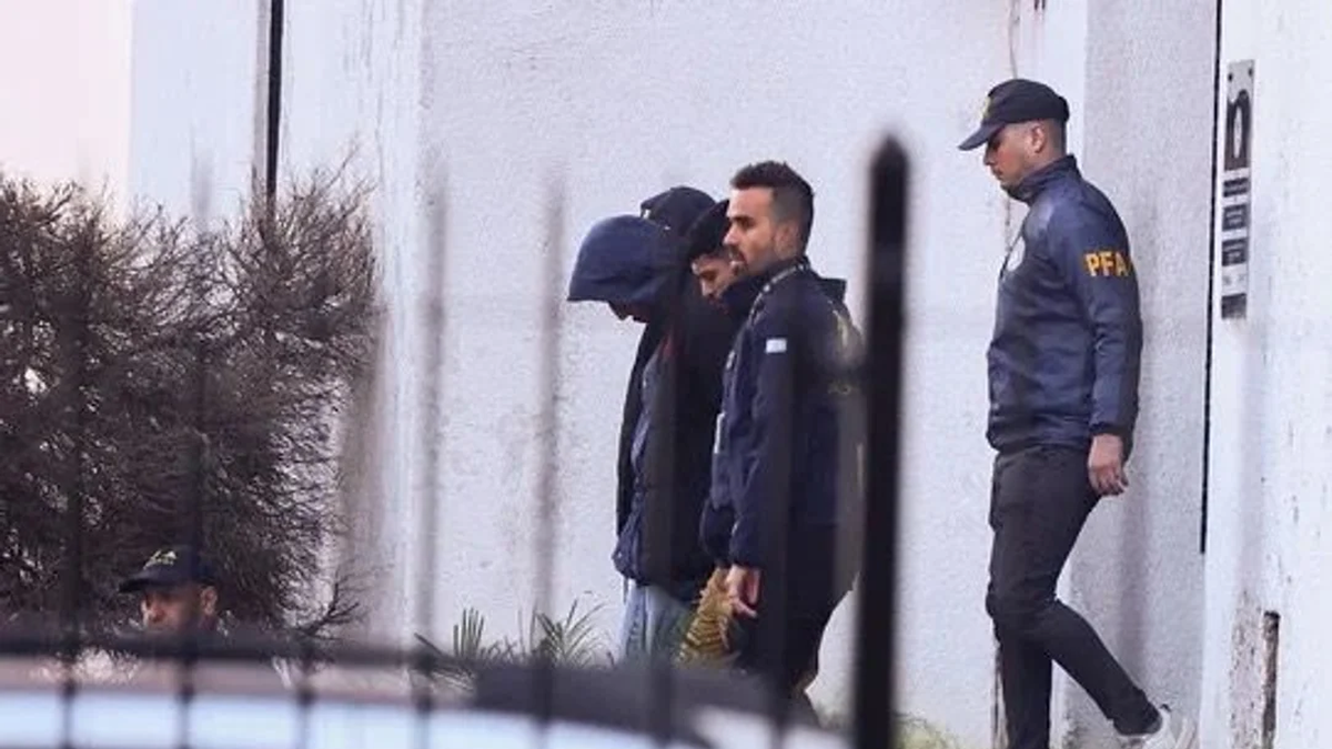Los rugbiers franceses detenidos. (Foto: NA)