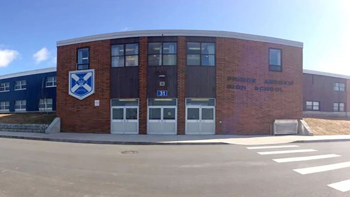 La escuela canadiense que va a cambiar de nombre por el escándalo del príncipe Andrés (Foto: Prince Andrew High School)