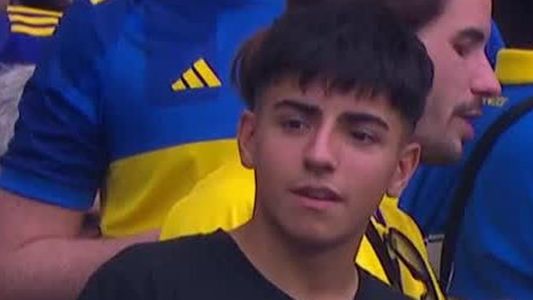 Benjamín Agüero, el nieto de Maradona, fue a alentar a Boca y homenajeó a su abuelo