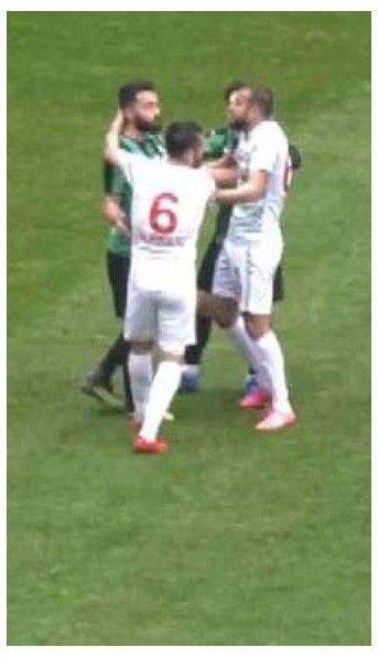 Un futbolista acuchilló a sus rivales en pleno partido