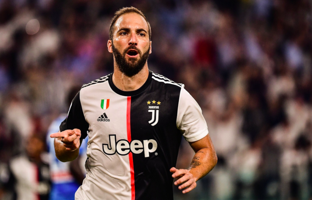 Serie A: Higuaín cumplió con la ley del ex y marcó un golazo en el triunfo 4-3 de Juventus ante Nápoli