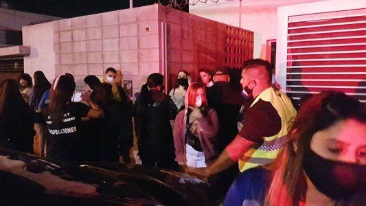 La ciudad argentina que sienta jurisprudencia: multas y trabajo comunitario para quienes asistan a fiestas clandestinas