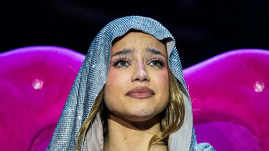 El duro golpe que recibió Emilia Mernes, en medio de la guerra con Tini Stoessel y María Becerra