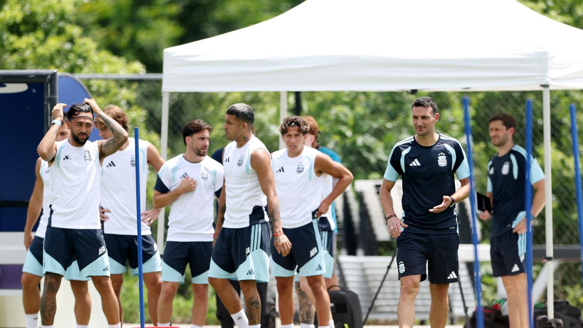 Antes de la conferencia de prensa, la Selecci&oacute;n argentina tuvo su &uacute;ltimo entrenamiento previo al partido por octavos. (Foto: Reuters).