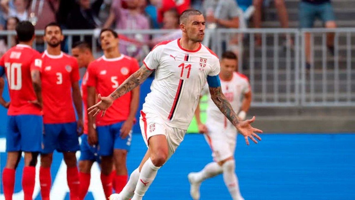 Serbia le ganó a Costa Rica con un golazo de tiro libre