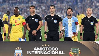 El llamativo regalo que le hicieron los jugadores de Benín a Messi antes de su despedida de la Selección Argentina