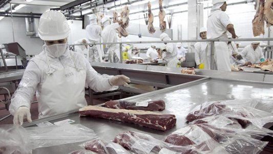 Carne: el agro, frigoríficos y gremios pidieron audiencia con Omar Perotti