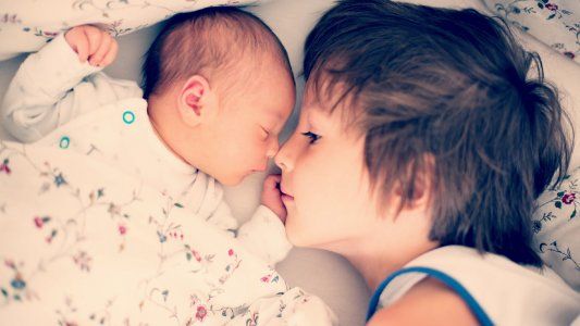 ¿Por qué se celebra hoy el Día del Hermano en Argentina y no en la fecha en que lo festeja el resto de los países?