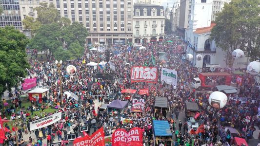 Los movimientos sociales de izquierda preparan una mega marcha de tres días con un acto final en Plaza de Mayo