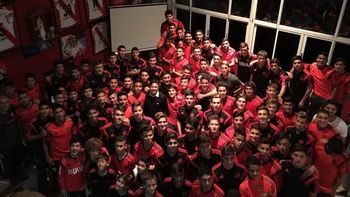 Marcelo Gallardo habló con los jóvenes que están en la pensión de River. Marcelo Gallardo habló con los jóvenes que están en la pensión de River.