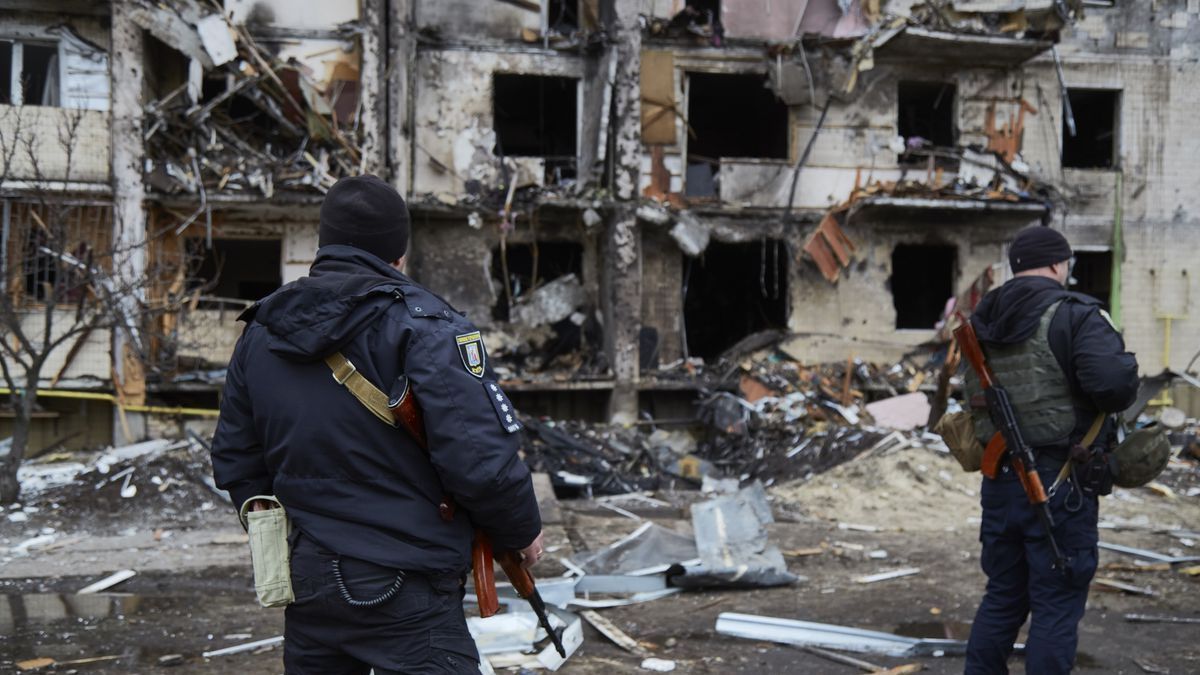 Un edificio en Kiev, reducido a escombros por los ataques rusos (Foto: AP)