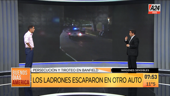 Banfield: robo, persecución, choque, tiros y un detenido. (Captura de Tv) Banfield: robo, persecución, choque, tiros y un detenido. (Captura de Tv)