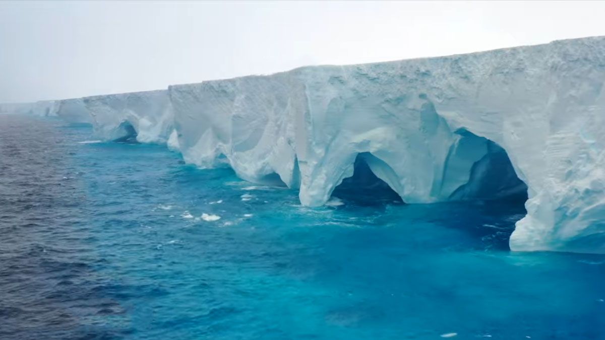Un iceberg de 4.000 km² a la deriva por el mar antártico (Foto: captura de TV).