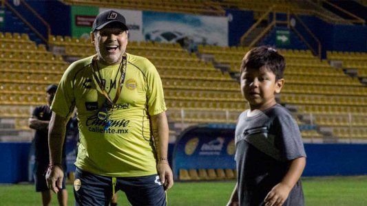 En México Diego Maradona ya disfruta de su hijo Dieguito Fernando